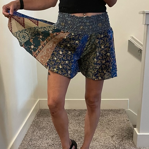 Women’s Silk Patchwork Multicolored Mini Skirt/Skort One Size - Picture 4 of 8